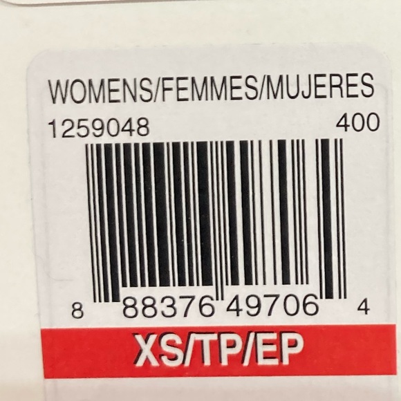 Under Armour Women’s Fitted Hear Gear Shirt - Picture 6 of 6